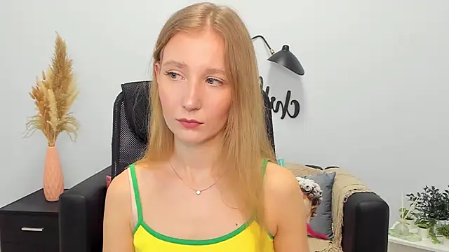 Snapshot of LolaWilsons chatting on 01/25/25, 12:16 LolaWilsons online show from 01/25/25, 12:16