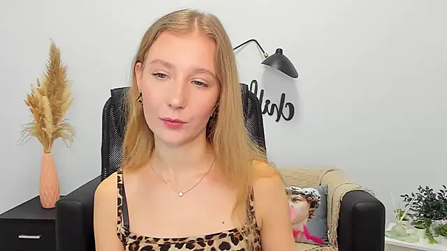 Snapshot of LolaWilsons chatting on 01/27/25, 09:23 LolaWilsons online show from 01/27/25, 09:23