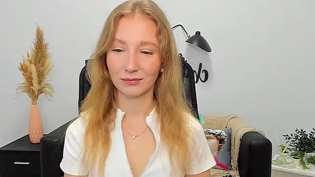 Snapshot of LolaWilsons chatting on 01/28/25, 06:16 LolaWilsons online show from 01/28/25, 06:16