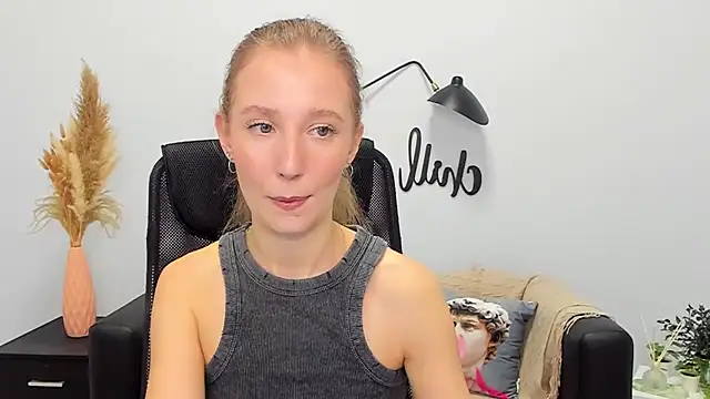 Snapshot of LolaWilsons chatting on 01/30/25, 12:37 LolaWilsons online show from 01/30/25, 12:37