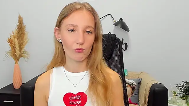 Snapshot of LolaWilsons chatting on 02/03/25, 12:36 LolaWilsons online show from 02/03/25, 12:36