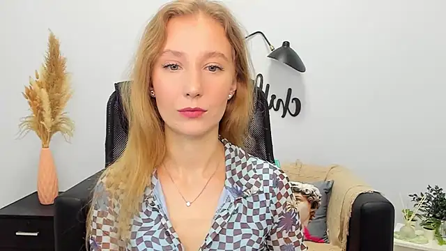 Snapshot of LolaWilsons chatting on 02/05/25, 06:24 LolaWilsons online show from 02/05/25, 06:24