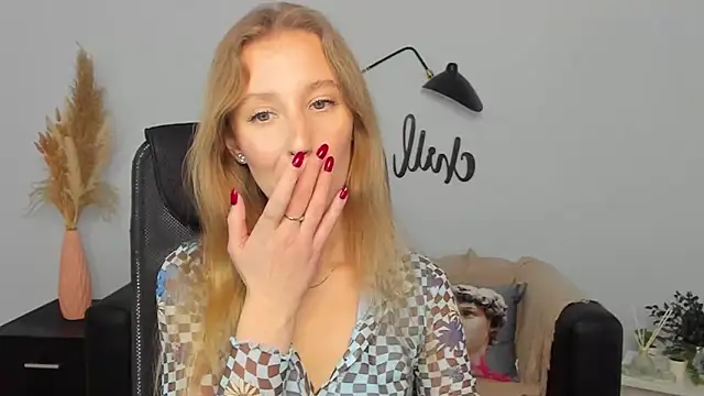 Snapshot of LolaWilsons chatting on 02/05/25, 09:25 LolaWilsons online show from 02/05/25, 09:25