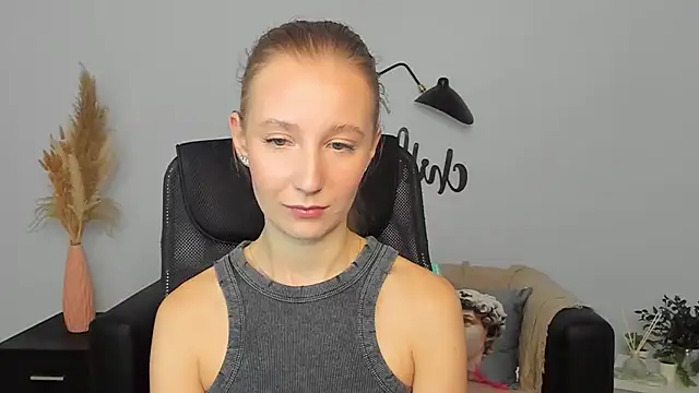 Snapshot of LolaWilsons chatting on 02/06/25, 12:37 LolaWilsons online show from 02/06/25, 12:37