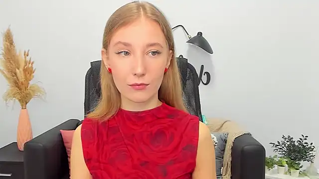 Snapshot of LolaWilsons chatting on 02/24/25, 06:16 LolaWilsons online show from 02/24/25, 06:16