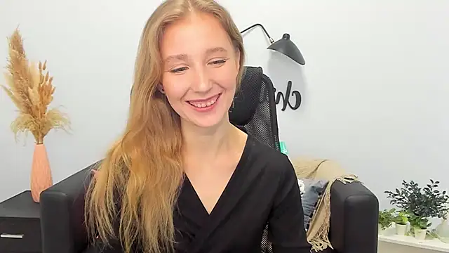 Snapshot of LolaWilsons chatting on 02/27/25, 09:22 LolaWilsons online show from 02/27/25, 09:22