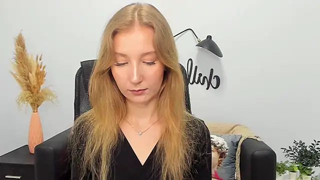 Snapshot of LolaWilsons chatting on 03/06/25, 09:03 LolaWilsons online show from 03/06/25, 09:03