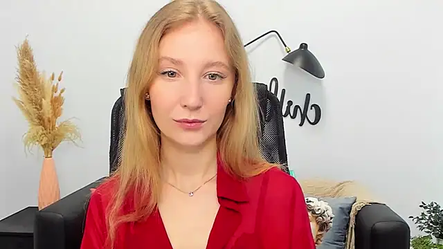 Snapshot of LolaWilsons chatting on 03/20/25, 06:08 LolaWilsons online show from 03/20/25, 06:08