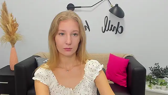 Snapshot of LolaWilsons chatting on 09/13/25, 08:14 LolaWilsons online show from 09/13/25, 08:14