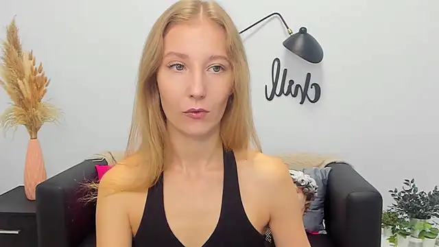 Snapshot of LolaWilsons chatting on 09/16/25, 06:14 LolaWilsons online show from 09/16/25, 06:14