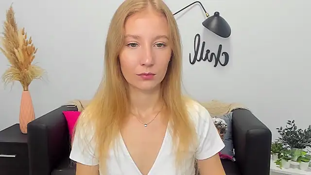 Snapshot of LolaWilsons chatting on 09/19/25, 06:15 LolaWilsons online show from 09/19/25, 06:15