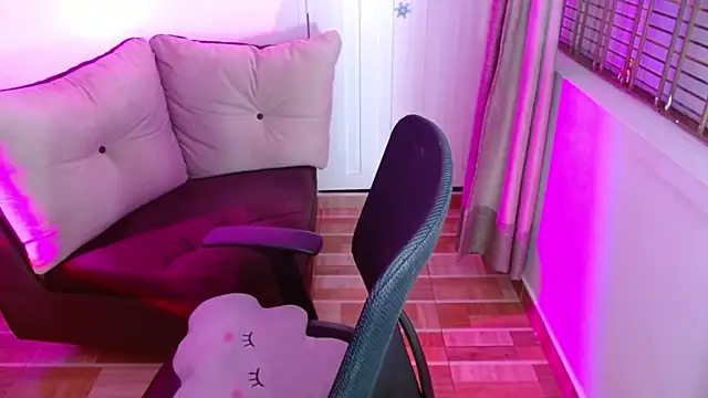 milfrousse online show from 03/06/25, 10:09