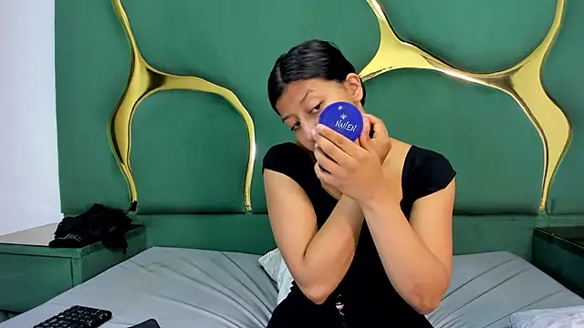 Snapshot of VaneLin18 chatting on 11/27/25, 07:16 VaneLin18 online show from 11/27/25, 07:16