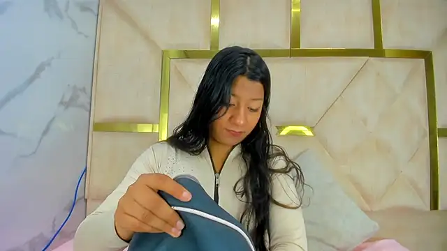 Snapshot of VaneLin18 chatting on 12/02/25, 04:02 VaneLin18 online show from 12/02/25, 04:02