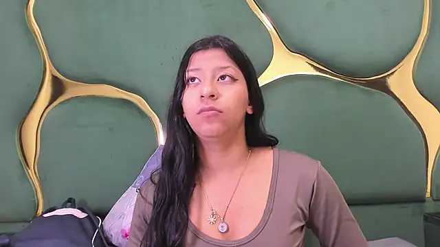 Snapshot of VaneLin18 chatting on 12/05/25, 07:10 VaneLin18 online show from 12/05/25, 07:10