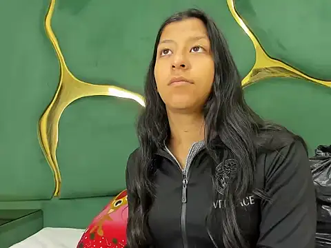 Snapshot of VaneLin18 chatting on 01/07/26, 08:33 VaneLin18 online show from 01/07/26, 08:33