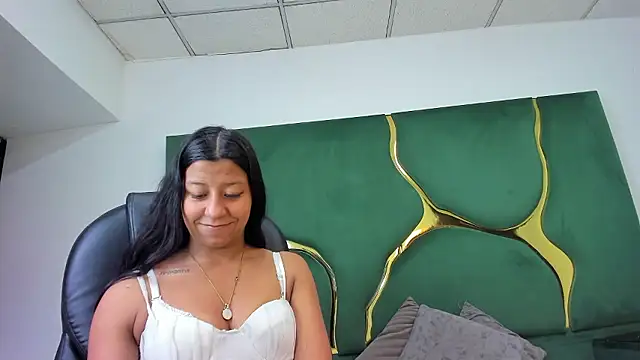 Snapshot of VaneLin18 chatting on 01/10/26, 12:12 VaneLin18 online show from 01/10/26, 12:12