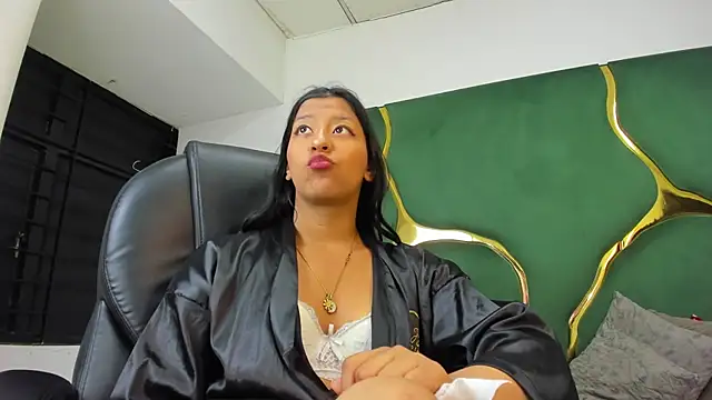 Snapshot of VaneLin18 chatting on 01/10/26, 09:05 VaneLin18 online show from 01/10/26, 09:05