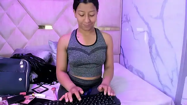 Snapshot of VaneLin18 chatting on 02/03/26, 04:45 VaneLin18 online show from 02/03/26, 04:45