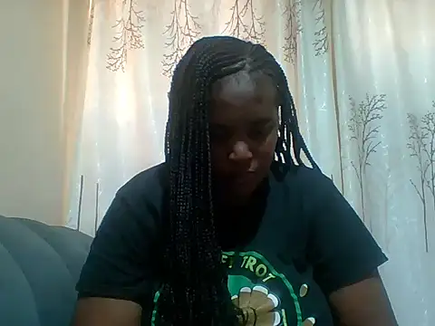 Snapshot of Beauty_beee chatting on 10/19/25, 11:00 Beauty beee online show from 10/19/25, 11:00
