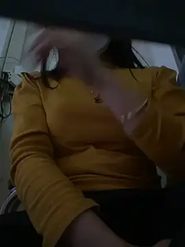 Snapshot of Tuongvy05 chatting on 12/17/24, 02:01 Tuongvy05 online show from 12/17/24, 02:01