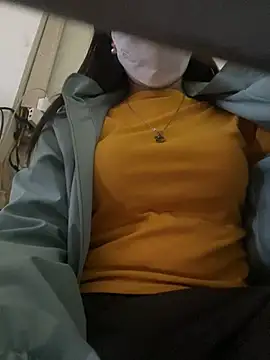 Snapshot of Tuongvy05 chatting on 12/17/24, 05:29 Tuongvy05 online show from 12/17/24, 05:29