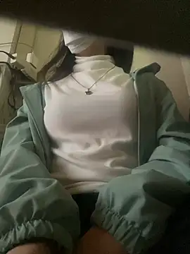 Snapshot of Tuongvy05 chatting on 12/18/24, 06:57 Tuongvy05 online show from 12/18/24, 06:57