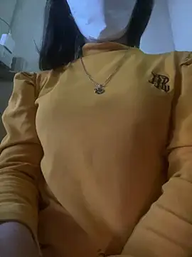 Snapshot of Tuongvy05 chatting on 12/19/24, 04:57 Tuongvy05 online show from 12/19/24, 04:57