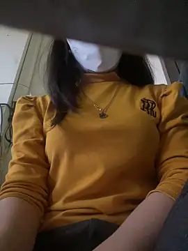 Snapshot of Tuongvy05 chatting on 12/20/24, 02:30 Tuongvy05 online show from 12/20/24, 02:30