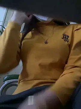 Snapshot of Tuongvy05 chatting on 12/20/24, 05:47 Tuongvy05 online show from 12/20/24, 05:47