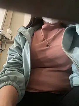 Snapshot of Tuongvy05 chatting on 12/25/24, 07:46 Tuongvy05 online show from 12/25/24, 07:46