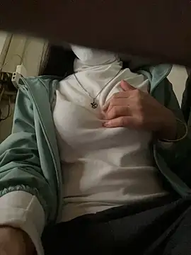 Snapshot of Tuongvy05 chatting on 12/30/24, 01:14 Tuongvy05 online show from 12/30/24, 01:14