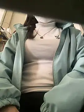 Snapshot of Tuongvy05 chatting on 01/01/25, 06:37 Tuongvy05 online show from 01/01/25, 06:37