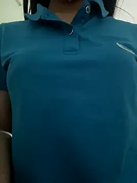 Snapshot of Tuongvy05 chatting on 11/10/25, 08:46 Tuongvy05 online show from 11/10/25, 08:46