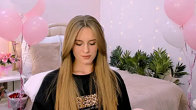 Snapshot of RozzitaBedberry chatting on 01/27/25, 04:11 RozzitaBedberry online show from 01/27/25, 04:11