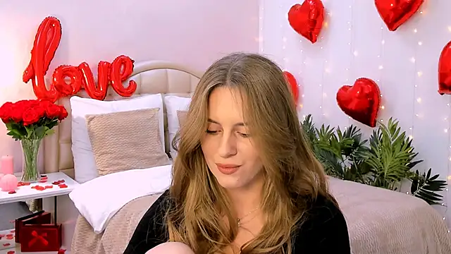 Snapshot of RozzitaBedberry chatting on 02/16/25, 03:59 RozzitaBedberry online show from 02/16/25, 03:59