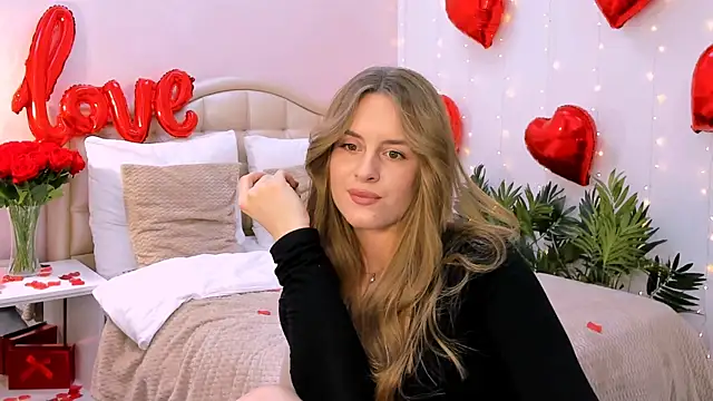 Snapshot of RozzitaBedberry chatting on 02/16/25, 07:05 RozzitaBedberry online show from 02/16/25, 07:05