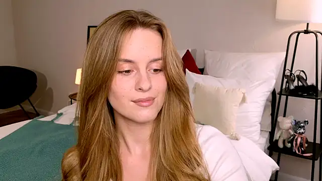 Snapshot of RozzitaBedberry chatting on 09/11/25, 01:11 RozzitaBedberry online show from 09/11/25, 01:11