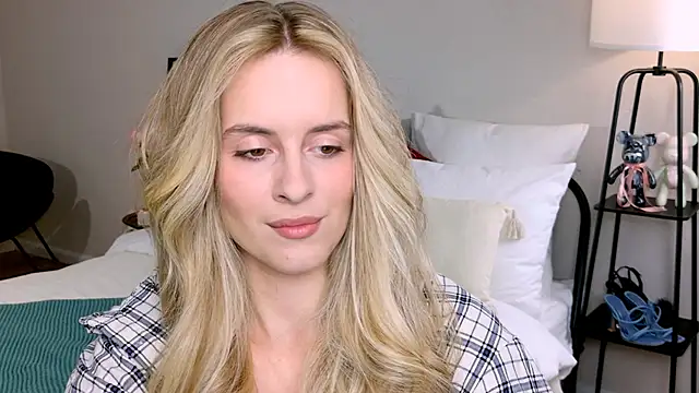 Snapshot of RozzitaBedberry chatting on 09/26/25, 02:10 RozzitaBedberry online show from 09/26/25, 02:10