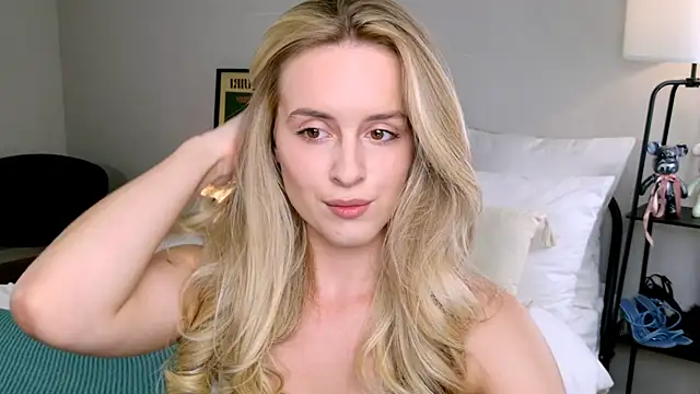 Snapshot of RozzitaBedberry chatting on 09/29/25, 01:05 RozzitaBedberry online show from 09/29/25, 01:05