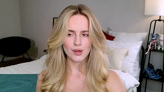 Snapshot of RozzitaBedberry chatting on 10/05/25, 12:03 RozzitaBedberry online show from 10/05/25, 12:03