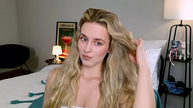 Snapshot of RozzitaBedberry chatting on 10/08/25, 12:36 RozzitaBedberry online show from 10/08/25, 12:36