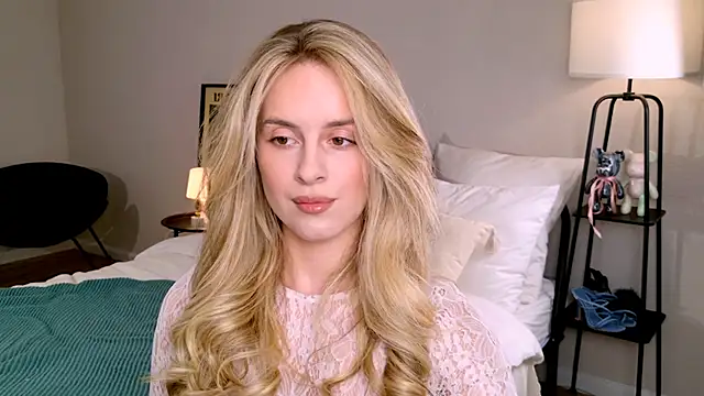 Snapshot of RozzitaBedberry chatting on 10/10/25, 02:27 RozzitaBedberry online show from 10/10/25, 02:27