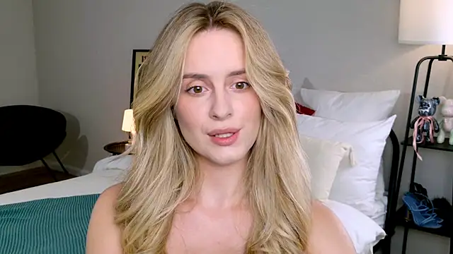 Snapshot of RozzitaBedberry chatting on 10/12/25, 01:21 RozzitaBedberry online show from 10/12/25, 01:21