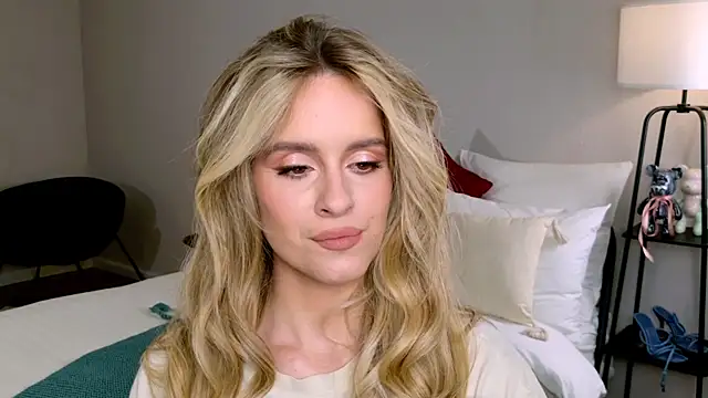 Snapshot of RozzitaBedberry chatting on 11/22/25, 09:47 RozzitaBedberry online show from 11/22/25, 09:47