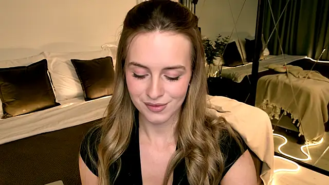 RozzitaBedberry online show from 04/13/26, 11:37