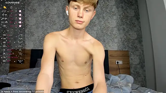 Snapshot of christian_di0r chatting on 03/17/25, 09:12 christian di0r online show from 03/17/25, 09:12