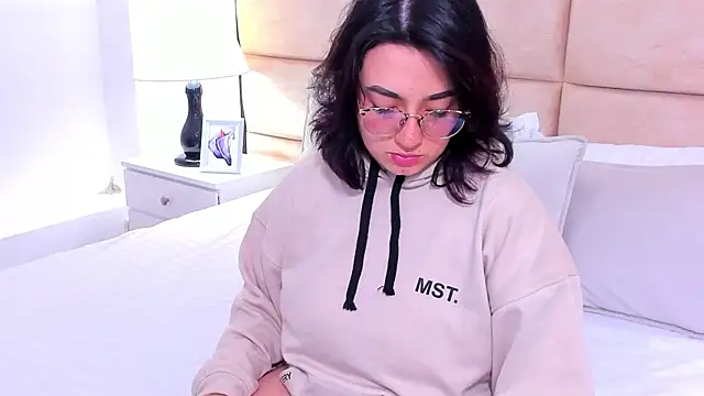 SamantaG online show from 12/15/25, 01:26