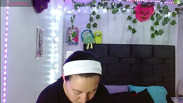 the lesbian game online show from 04/28/26, 07:19