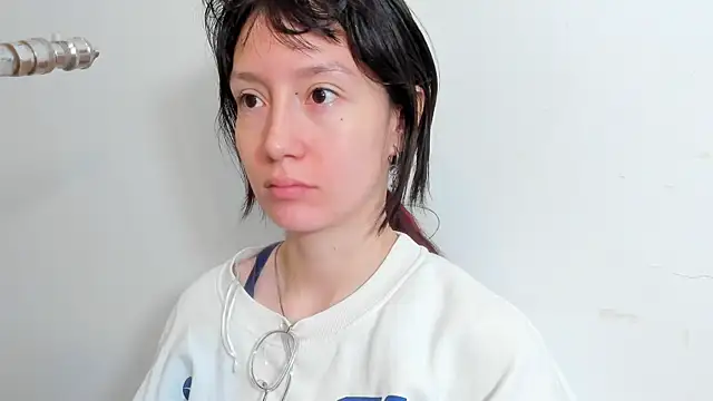 Snapshot of lizzy_davis_1 chatting on 10/12/25, 04:22 lizzy davis 1 online show from 10/12/25, 04:22
